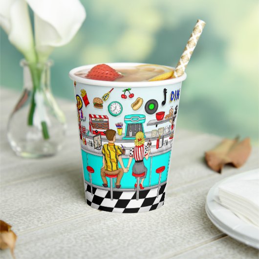 Gobelets En Papier Diner des années 50 | Mains de retenue de couple (Insitu)