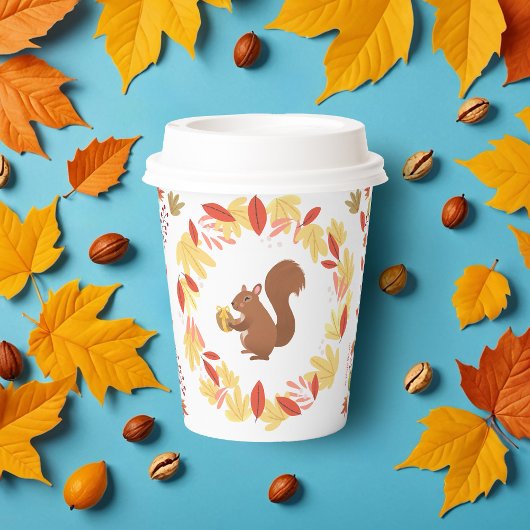 Gobelets En Papier Écureuil d'automne avec la noix
