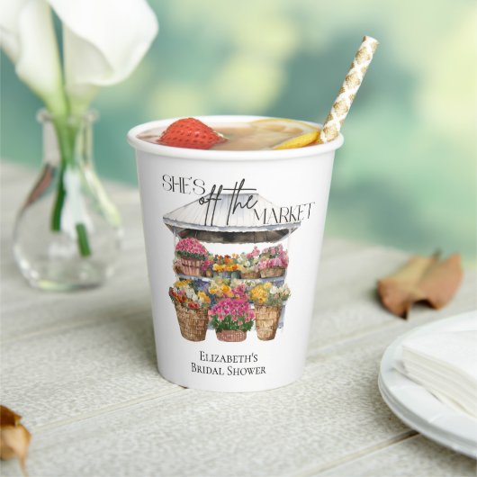 Gobelets En Papier Elle Est Hors De La Fête des mariées Commerciale F (Insitu)