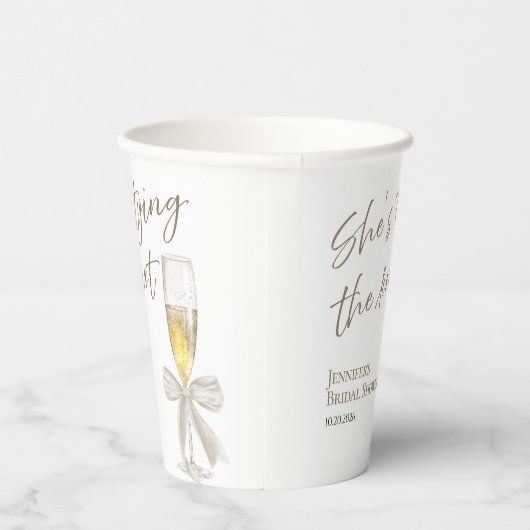 Gobelets En Papier Elle noue le noeud | Fête des mariées blanche (Droite)