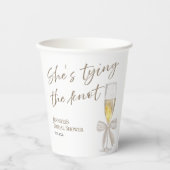 Gobelets En Papier Elle noue le noeud | Fête des mariées blanche (Recto)