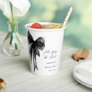 Gobelets En Papier Elle Noue Le Nœud Noir Fête de Mariage