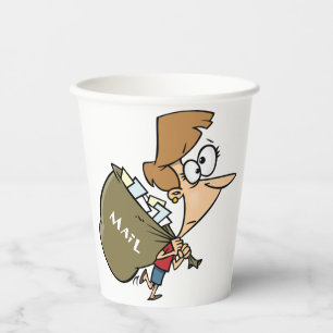 Gobelets En Papier Femme drôle portant un lourd sac de courrier