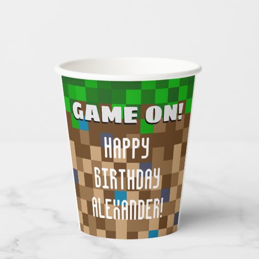 Gobelets En Papier Jeu Sur Pixeleleled Bloc D'Herbe Jeu Anniversaire (Recto)