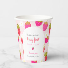 Jolie Fille à la Fraise pour son Premier Anniversa