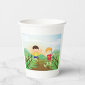 Gobelets En Papier Joyeux Enfants Jouant À L'Extérieur (Recto)