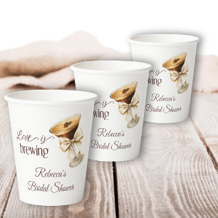 Gobelets En Papier L'amour est en train de préparer un Martini Espres