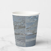 Gobelets En Papier L'eau sur la plage Photographie Abstraite (Droite)