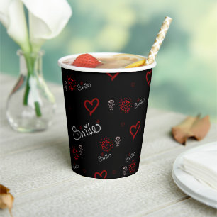 Gobelets En Papier Les battements de coeur et le bonheur