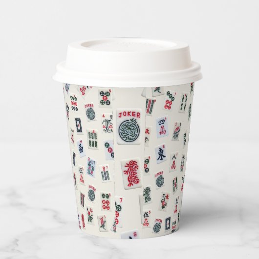 Gobelets En Papier MahJong tuiles sur badge pastel arrière - plan (Gauche)