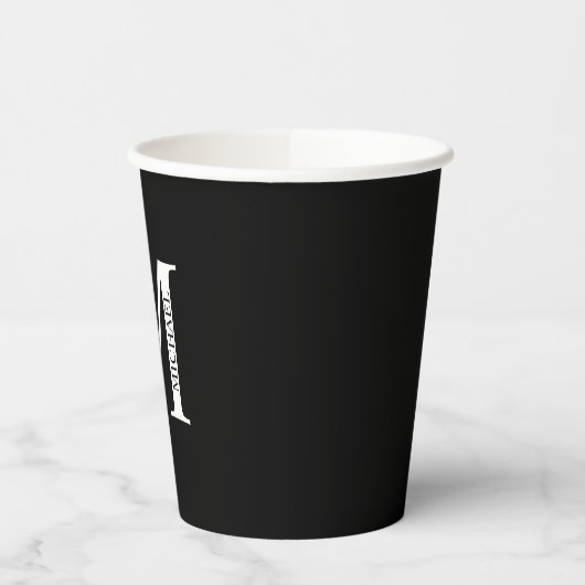 Gobelets En Papier Monogramme et nom personnalisés noir et blanc (Gauche)