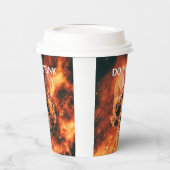 Gobelets En Papier Ne Bois Pas. Crâne flamboyant dans l'espace (Gauche)