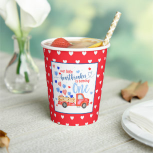 Gobelets En Papier Notre petit briseur de coeur tourne une coupe de p