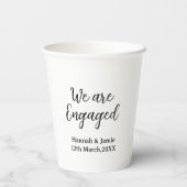 Gobelets En Papier Nous sommes fiancés nom date calligraphiestylé (Verso)