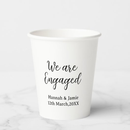 Gobelets En Papier Nous sommes fiancés nom date calligraphiestylé (Recto)