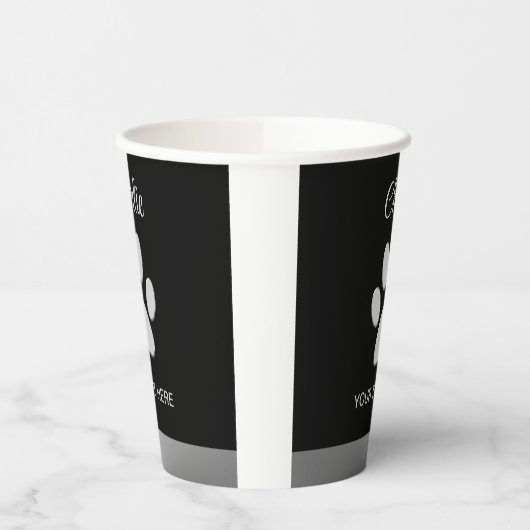 Gobelets En Papier Paw Chien Argent sur arrière - plan noir (Gauche)