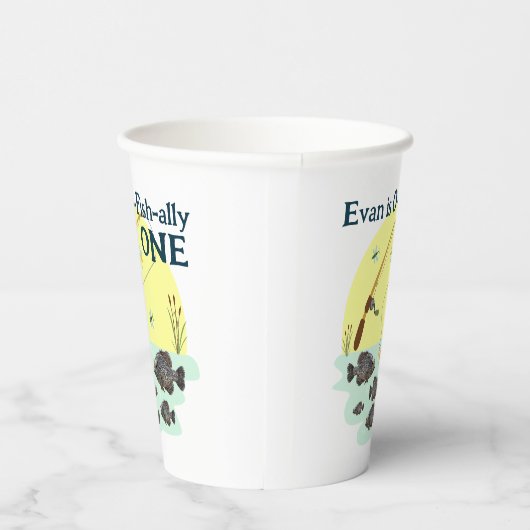 Gobelets En Papier Pêcher le premier poisson de merlan d'un enfant (Droite)