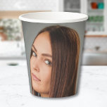 Gobelets En Papier Photo de famille personnalisée<br><div class="desc">Téléchargez une photo et créez facilement vos tasses personnalisées. Vous pouvez TRANSFÉRER ce DESIGN sur d'autres produits Zazzle et l'ajuster à la plupart des articles Zazzle. Les conceptions Studio standard sont faites dans des graphiques vectoriels haute résolution pour une impression professionnelle. Merci pour le choix de nos designs et l'arrêt...</div>