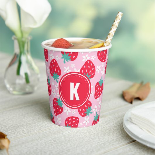 Gobelets En Papier Pink Red Strawberries Floral  Pattern Monogram (Insitu)
