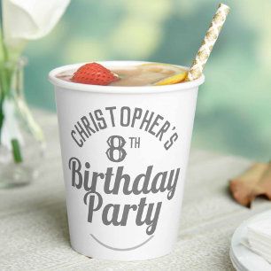 Gobelets en papier pour la célébration d'un 8ème a