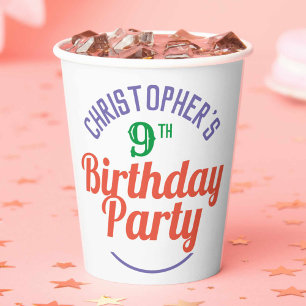 Gobelets en papier pour les 9 ans d'un enfant