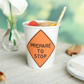 Gobelets En Papier Préparez-vous à arrêter la signalisation routière