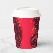 Gobelets En Papier Red Bull Courant Dans Des Tasses De Papier Nocturn (Gauche)