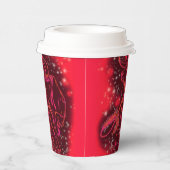 Gobelets En Papier Red Bull Courant Dans Des Tasses De Papier Nocturn (Droite)