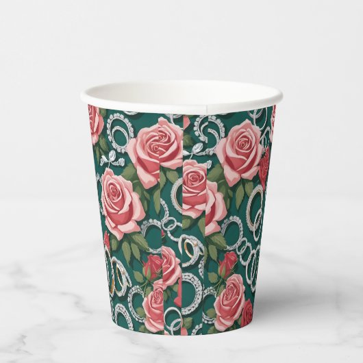 Gobelets En Papier Roses Romantiques Et Bagues De Mariage En Diamants (Droite)