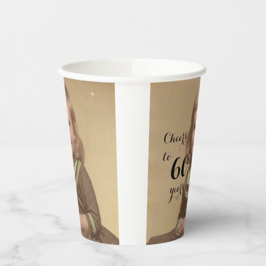 Gobelets En Papier Salutations à 60 ans ! Script noir photo (Gauche)