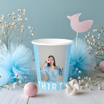 Gobelets En Papier Sky Blue 30th Birthday Drink Cups - Personnalisé<br><div class="desc">Toast à 30 ans avec ces tasses personnalisées Sky Blue 30th Birthday Paper Cups, conçues pour ajouter une touche élégante et coordonnée à votre célébration. Avec un arrière - plan bleu ciel doux et une typographie élégante, ces tasses jetables peuvent être customisées avec votre nom, photo ou un message d'anniversaire...</div>