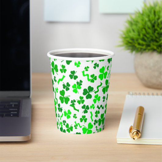 Gobelets En Papier St Patrick's Day Lucky Shamrocks Confetti Pattern (Insitu)