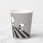 Gobelets En Papier Tee - shirt | Marche de groupe (Verso)