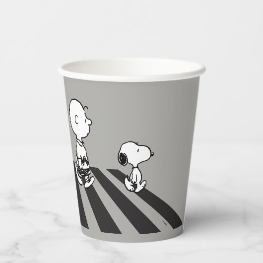 Gobelets En Papier Tee - shirt | Marche de groupe (Verso)