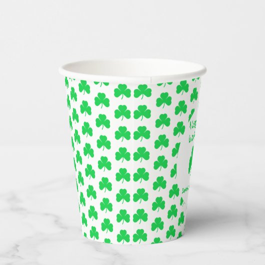 Gobelets En Papier Un Charme Chanceux Est En Route (Droite)