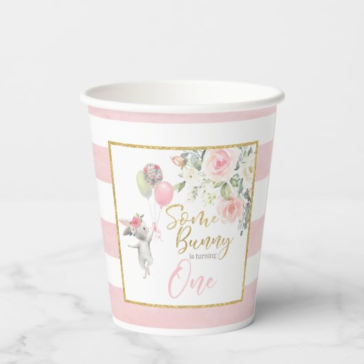 Gobelets En Papier Un lapin tourne une tasse de fête (Verso)