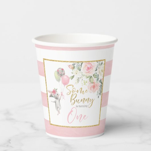 Gobelets En Papier Un lapin tourne une tasse de fête (Recto)