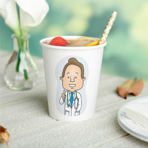 Gobelets En Papier Un médecin souriant qui donne des pouces avec du s