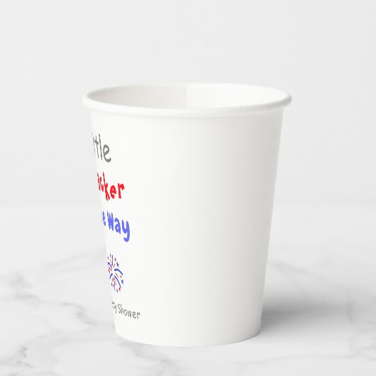 Gobelets En Papier Un Petit Pétard Est En Route (Gauche)