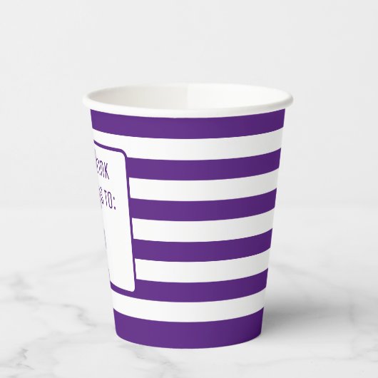 Gobelets En Papier Violet et blanc rayé "Cette boisson appartient à" (Gauche)