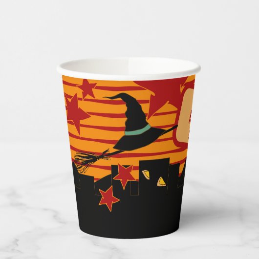 Gobelets En Papier Whimsical Retro Witch Hat Over Skyline Halloween (Gauche)