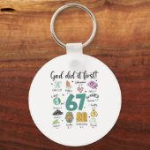 God Did It First 67 Meme Retro Christian Funny Fai Sleutelhanger (Voorkant)