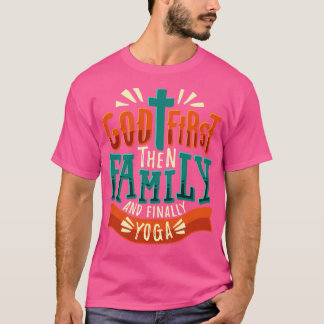 God eerst dan familie en tenslotte Yoga T-shirt