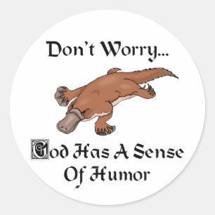 God Heeft Een Zin Voor Humor - Grappige Vogelbekdi Ronde Sticker