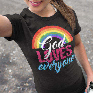 God houdt van iedereen die de regenboog Christelij T-shirt
