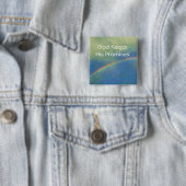 God houdt Zijn Beloften met regenboog in de lucht Vierkante Button 5,1 Cm (In situ)