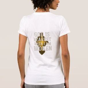 God is het dichtst bij mij als ik gebroken ben T T-shirt