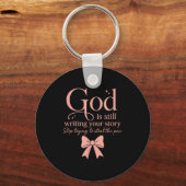 God Is Still Writing Your Story Stop Trying To Ste Sleutelhanger (Voorkant)