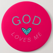 God Loves Me Donkerroze Button (Voorkant)