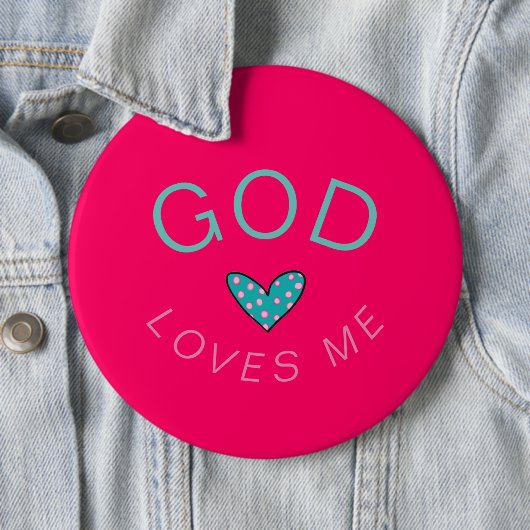 God Loves Me Donkerroze Button (In situ)
